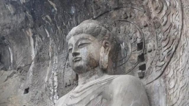 男子凿刻奥特曼石窟，探寻英雄背后的故事与图片记录