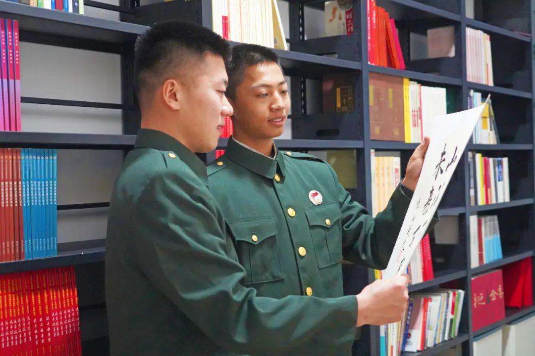 带着老排长的“新皮鞋”走上阅兵场带着老排长的新皮鞋走上阅兵场——一场荣耀与传承的行走