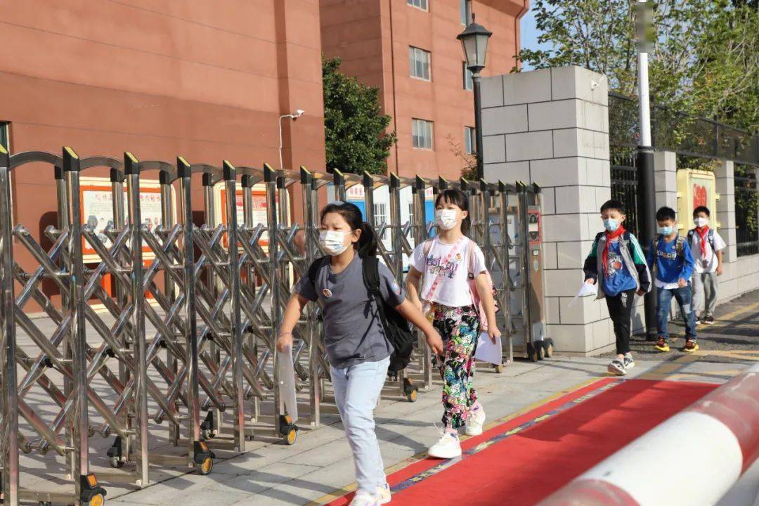 直击开学第一天 新闻直击开学第一天，新闻视角深度解读新生新气象