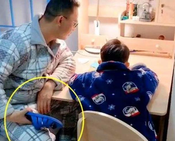 男孩赶14小时作业双手痉挛变鸡爪状男孩连续赶作业14小时，双手痉挛成鸡爪状——警惕孩子的学业压力与健康问题