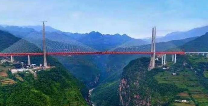 英媒感叹中国建成世界第一高桥英媒惊叹，中国建成世界第一高桥，展现惊人的基建实力与创新精神